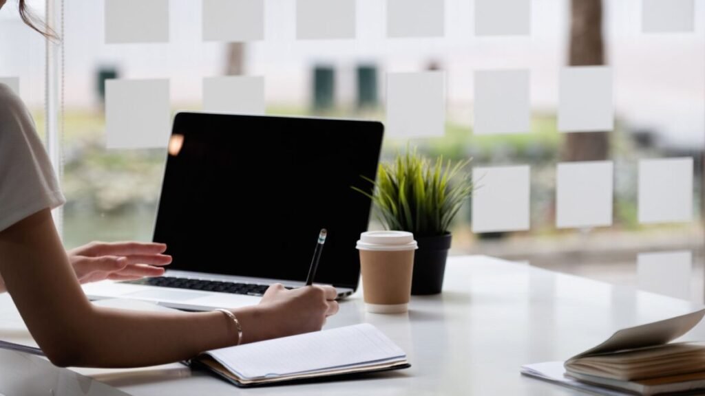 Curso presencial x Curso online – Qual faz mais sentido em Goiás